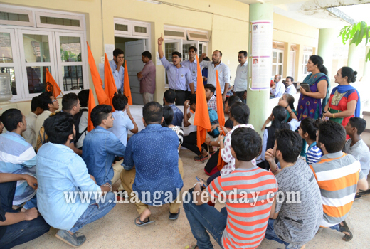PU students stage protest 3